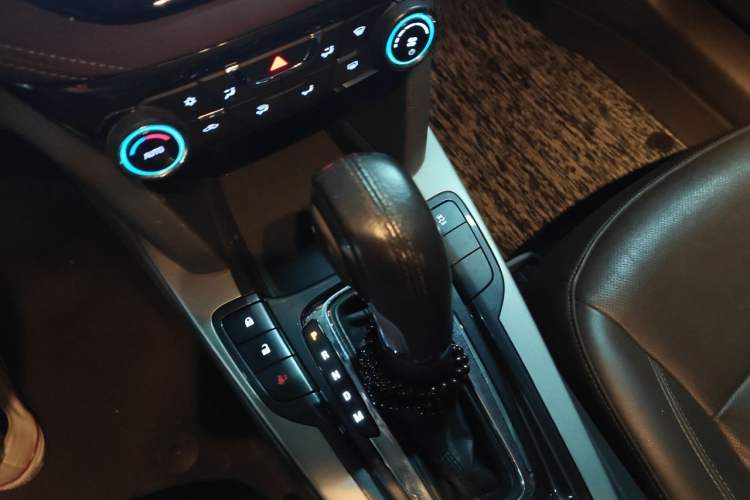 Used Chevrolet Malibu 2016 2.0L Automatic Luxury Edition Gear Lever