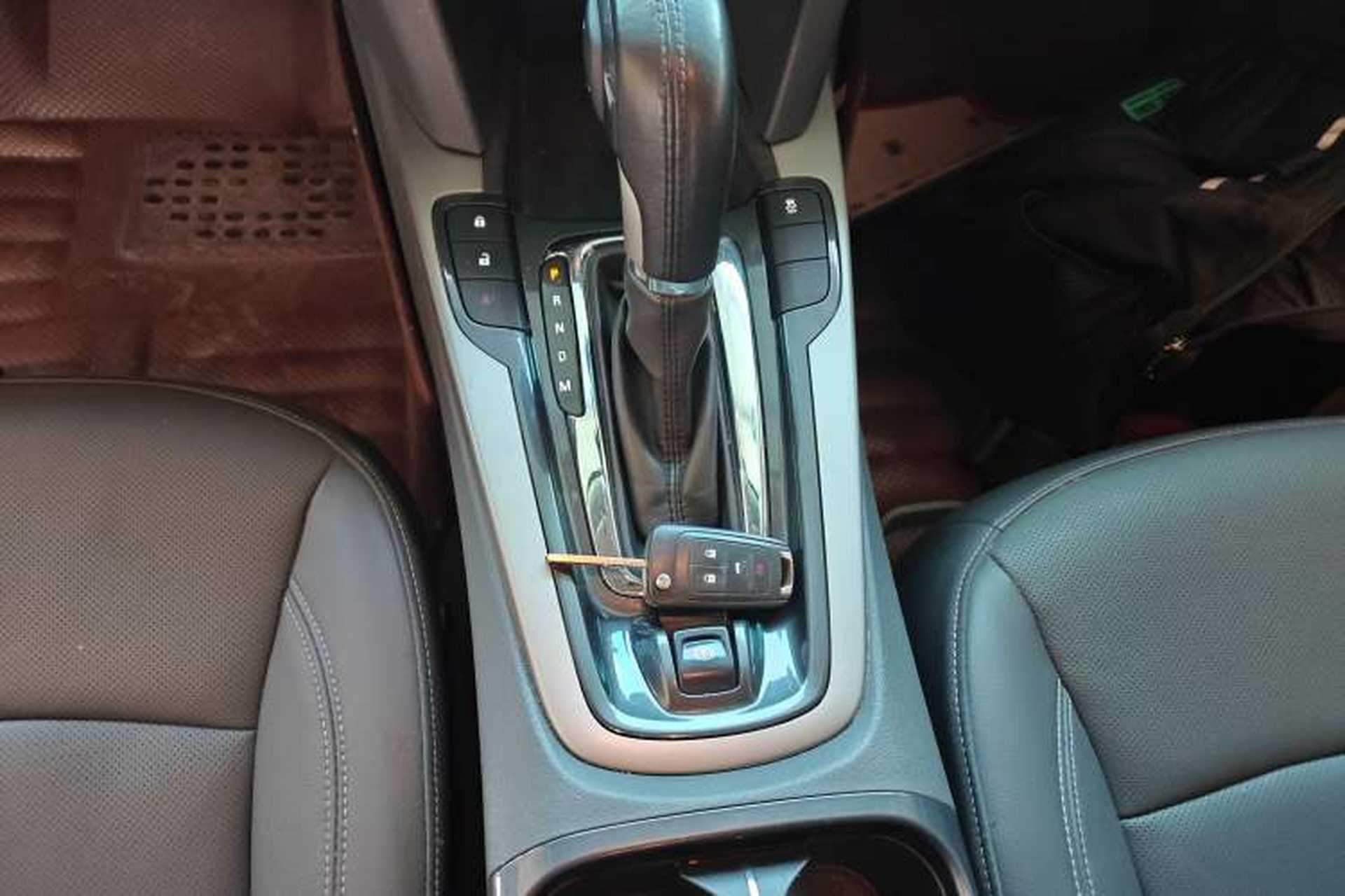 Used Chevrolet Malibu 2016 2.0L Automatic Luxury Edition Gear Lever