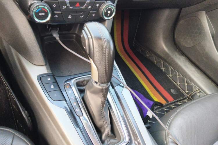 Used Chevrolet Malibu 2016 2.0L Automatic Luxury Edition Gear Lever