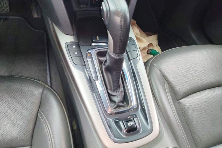 Used Chevrolet Malibu 2016 1.6T Automatic Luxury Edition Gear Lever
