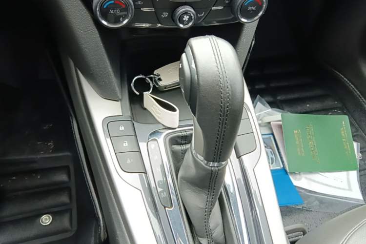 Used Chevrolet Malibu 2016 1.6T Automatic Luxury Edition Gear Lever