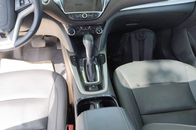 Used Chevrolet Malibu 2016 2.4L Automatic Luxury Edition Gear Lever