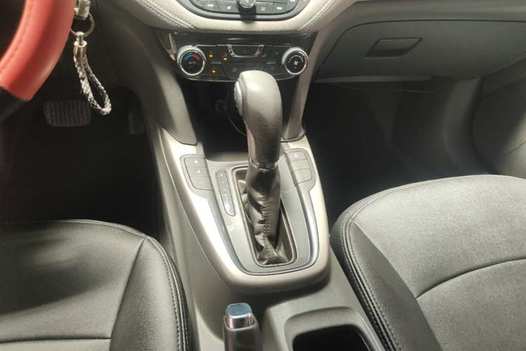 Used Chevrolet Malibu 2016 1.6T Automatic Comfort Edition Gear Lever