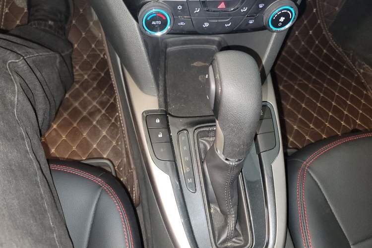 Used Chevrolet Malibu 2016 1.6T Automatic Comfort Edition Gear Lever