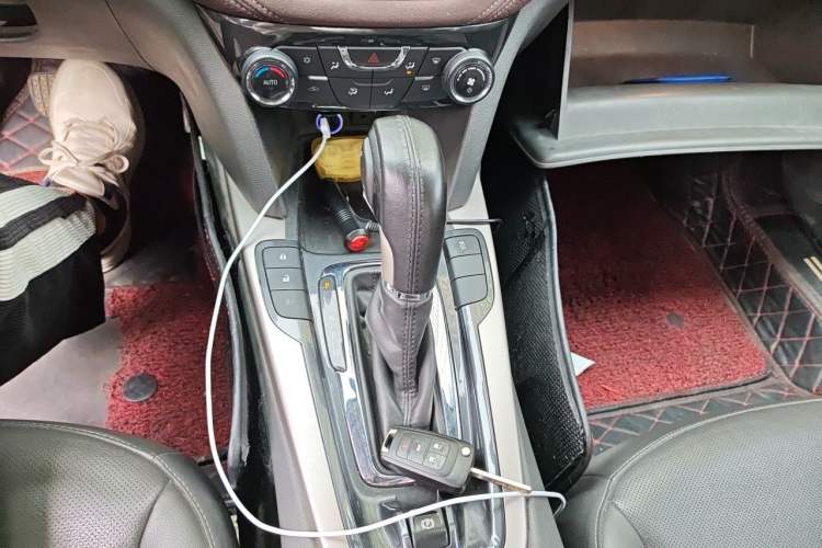 Used Chevrolet Malibu 2016 2.0L Automatic Luxury Edition Gear Lever