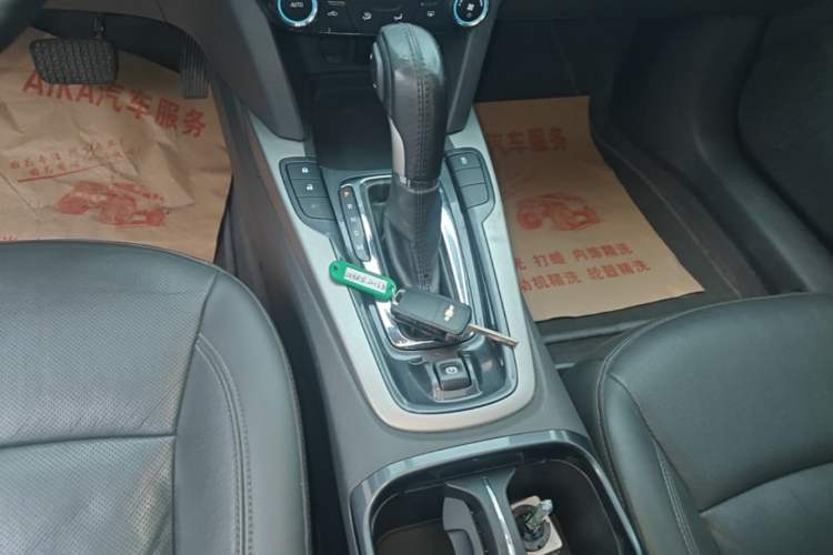 Used Chevrolet Malibu 2016 2.0L Automatic Luxury Edition Gear Lever