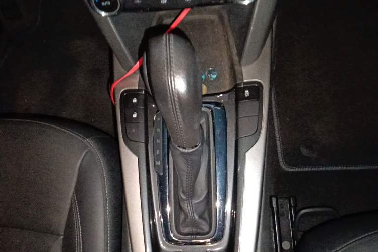 Used Chevrolet Malibu 2016 2.0L Automatic Luxury Edition Gear Lever