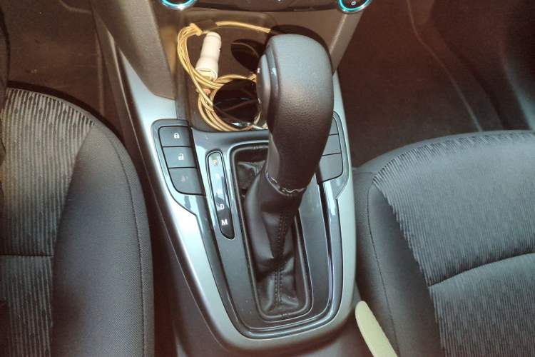 Used Chevrolet Malibu 2016 1.6T Automatic Comfort Edition Gear Lever