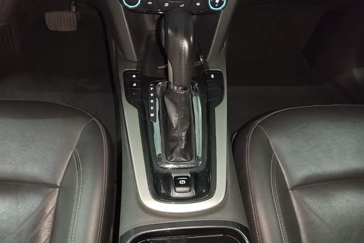 Used Chevrolet Malibu 2016 2.4L Automatic Luxury Edition Gear Lever