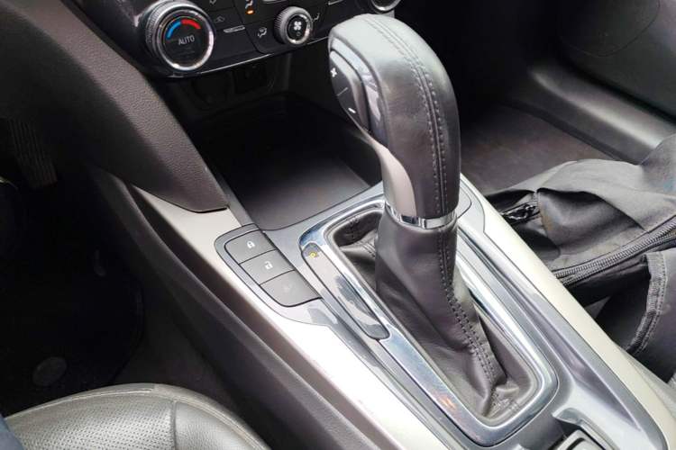 Used Chevrolet Malibu 2016 1.6T Automatic Luxury Edition Gear Lever