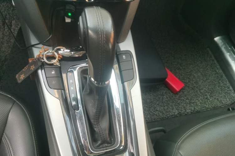 Used Chevrolet Malibu 2016 1.6T Automatic Luxury Edition Gear Lever