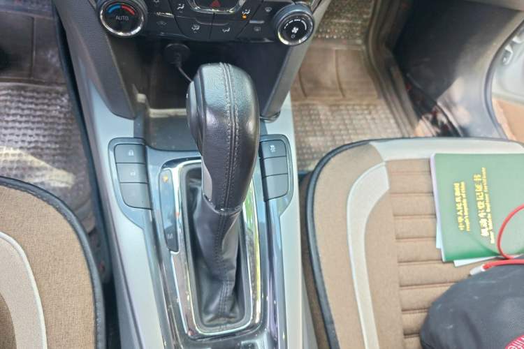 Used Chevrolet Malibu 2016 2.0L Automatic Luxury Edition Gear Lever