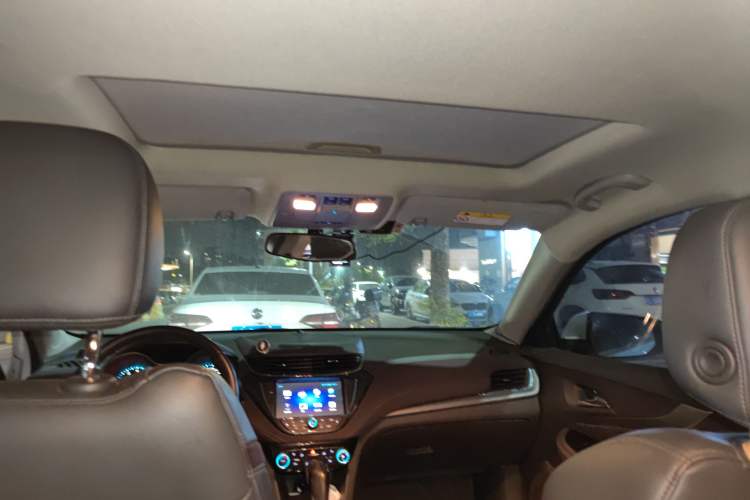 Used Chevrolet Malibu 2016 2.0L Automatic Luxury Edition Headliner