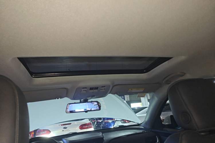Used Chevrolet Malibu 2016 2.0L Automatic Luxury Edition Headliner