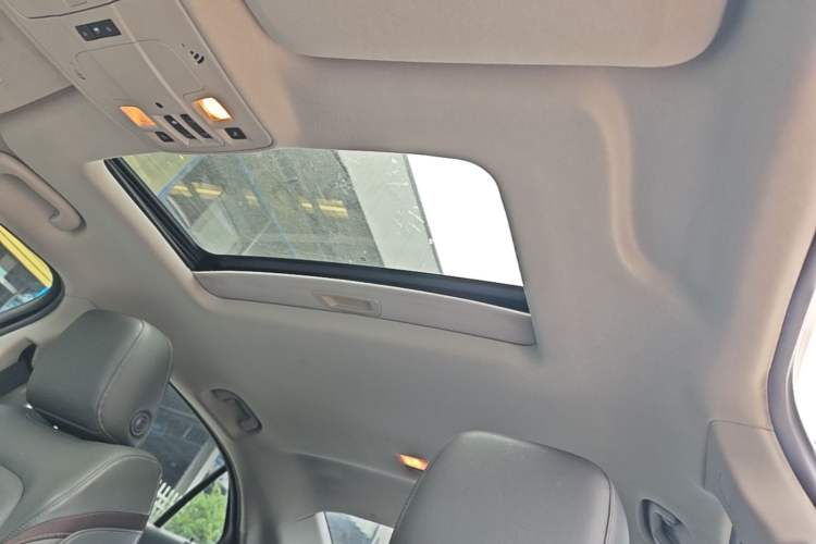 Used Chevrolet Malibu 2016 2.0L Automatic Luxury Edition Headliner
