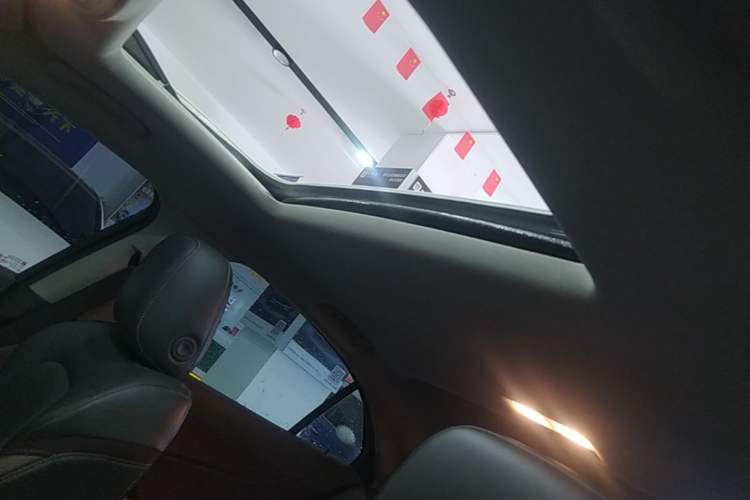 Used Chevrolet Malibu 2016 2.0L Automatic Luxury Edition Headliner