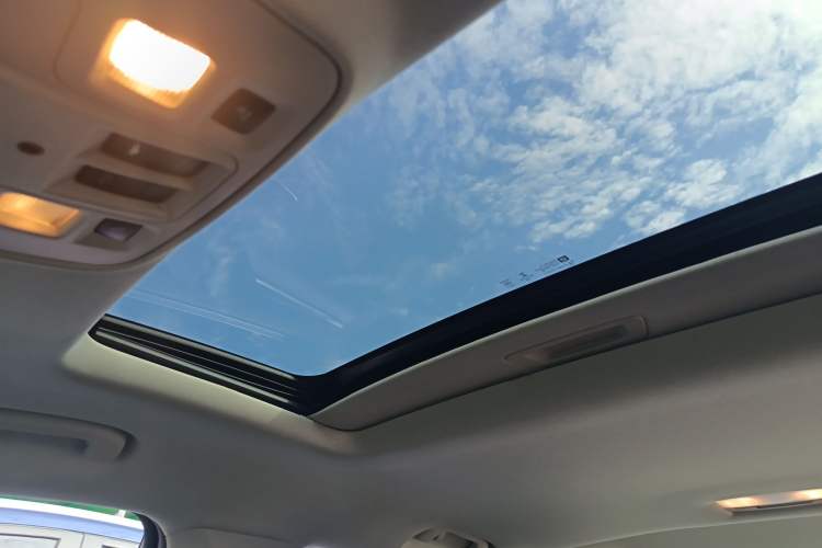 Used Chevrolet Malibu 2016 2.0L Automatic Luxury Edition Headliner