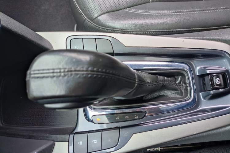 Used Chevrolet Malibu 2016 1.6T Automatic Luxury Edition Interior 10