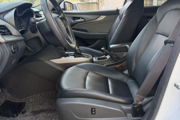 Used Chevrolet Malibu 2016 1.6T Automatic Comfort Edition Interior 2
