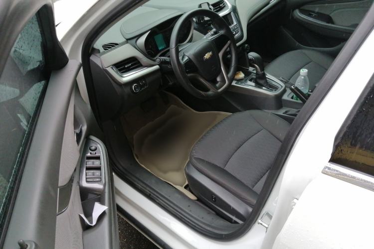 Used Chevrolet Malibu 2016 1.6T Automatic Comfort Edition Interior 3