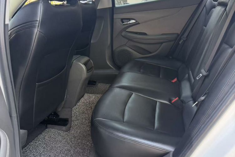 Used Chevrolet Malibu 2016 1.6T Automatic Comfort Edition Interior 3