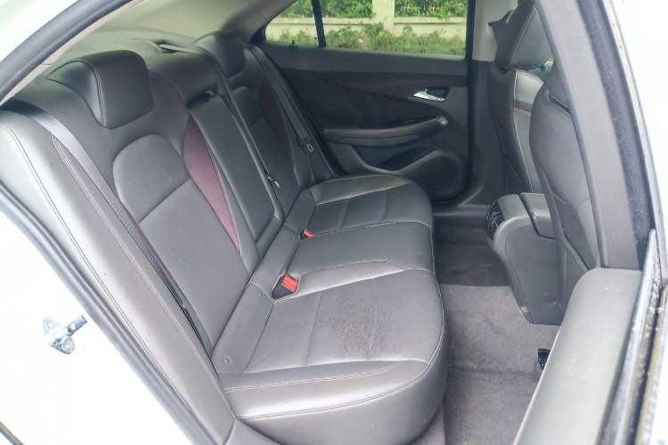 Used Chevrolet Malibu 2016 1.6T Automatic Luxury Edition Interior 4