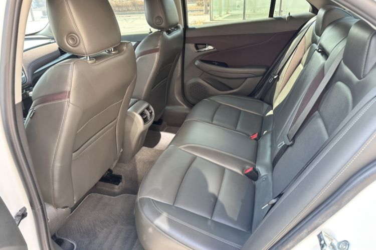 Used Chevrolet Malibu 2016 2.0L Automatic Luxury Edition Interior 4