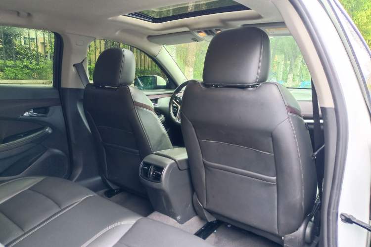 Used Chevrolet Malibu 2016 1.6T Automatic Luxury Edition Interior 5