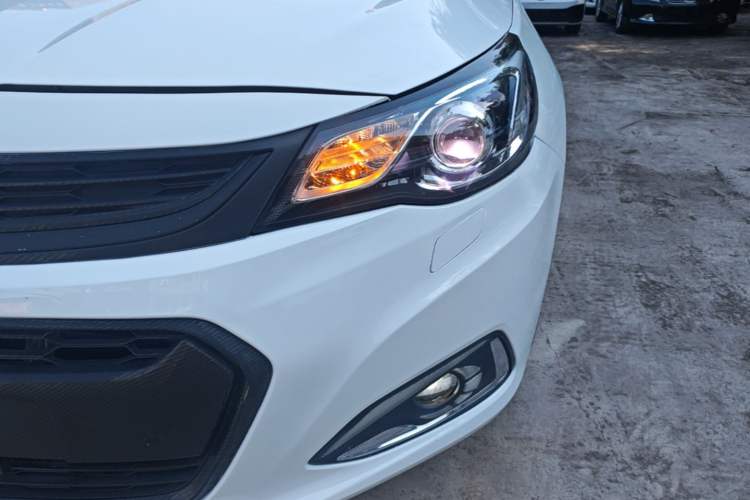 Used Chevrolet Malibu 2016 2.0L Automatic Luxury Edition Left Front Headlight