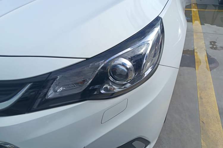 Used Chevrolet Malibu 2016 2.0L Automatic Luxury Edition Left Front Headlight