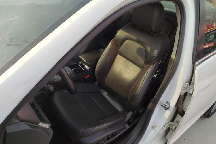 Used Chevrolet Malibu 2016 1.6T Automatic Luxury Edition Left Front Seat