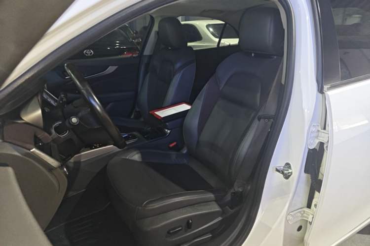 Used Chevrolet Malibu 2016 2.0L Automatic Luxury Edition Left Front Seat