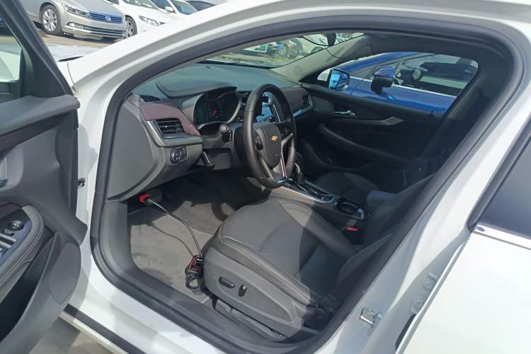 Used Chevrolet Malibu 2016 2.0L Automatic Luxury Edition Left Front Seat
