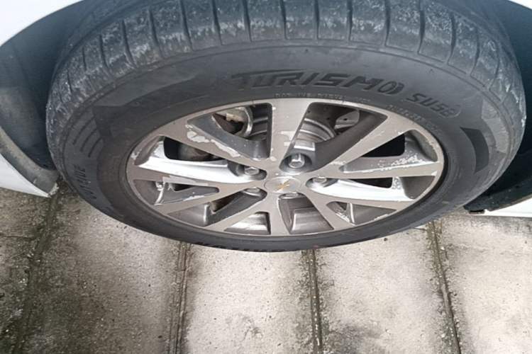 Used Chevrolet Malibu 2016 2.0L Automatic Luxury Edition Left Front Wheel Hub