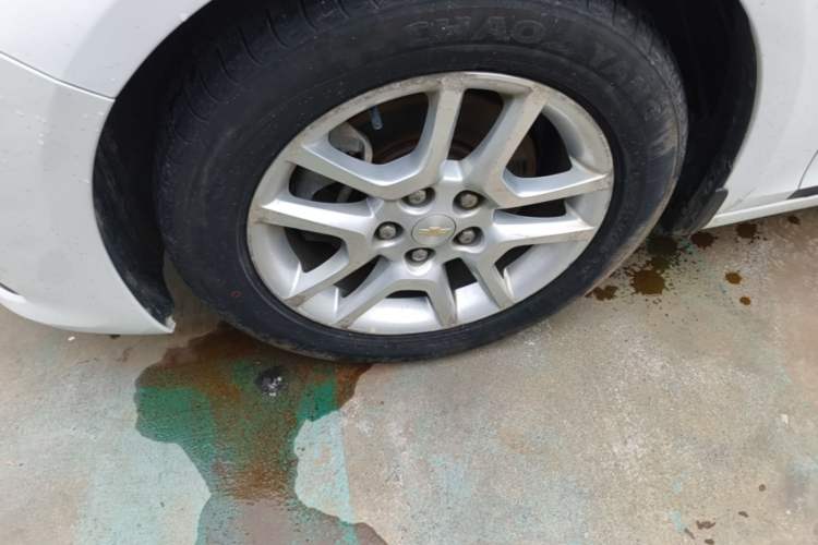 Used Chevrolet Malibu 2016 1.6T Automatic Comfort Edition Left Front Wheel Hub