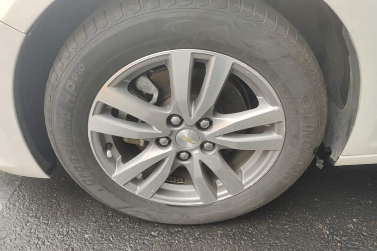 Used Chevrolet Malibu 2016 1.6T Automatic Luxury Edition Left Front Wheel Hub