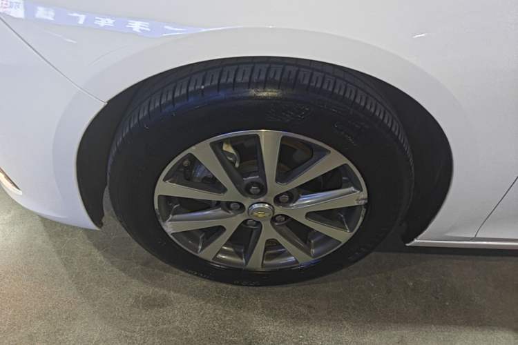 Used Chevrolet Malibu 2016 2.0L Automatic Luxury Edition Left Front Wheel Hub