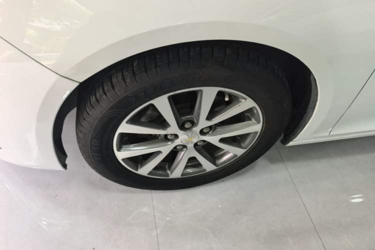 Used Chevrolet Malibu 2016 2.0L Automatic Luxury Edition Left Front Wheel Hub