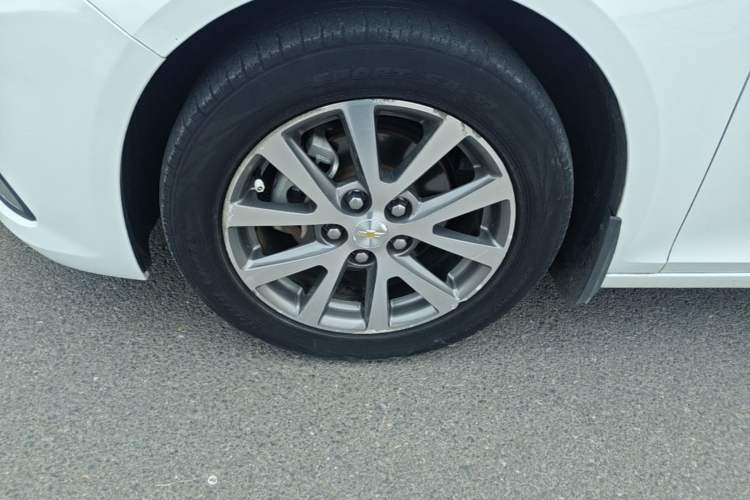 Used Chevrolet Malibu 2016 2.0L Automatic Luxury Edition Left Front Wheel Hub