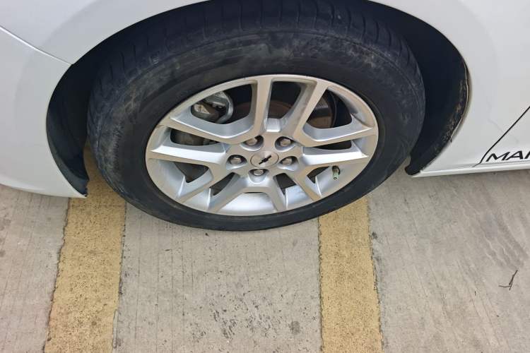 Used Chevrolet Malibu 2016 1.6T Automatic Comfort Edition Left Front Wheel Hub