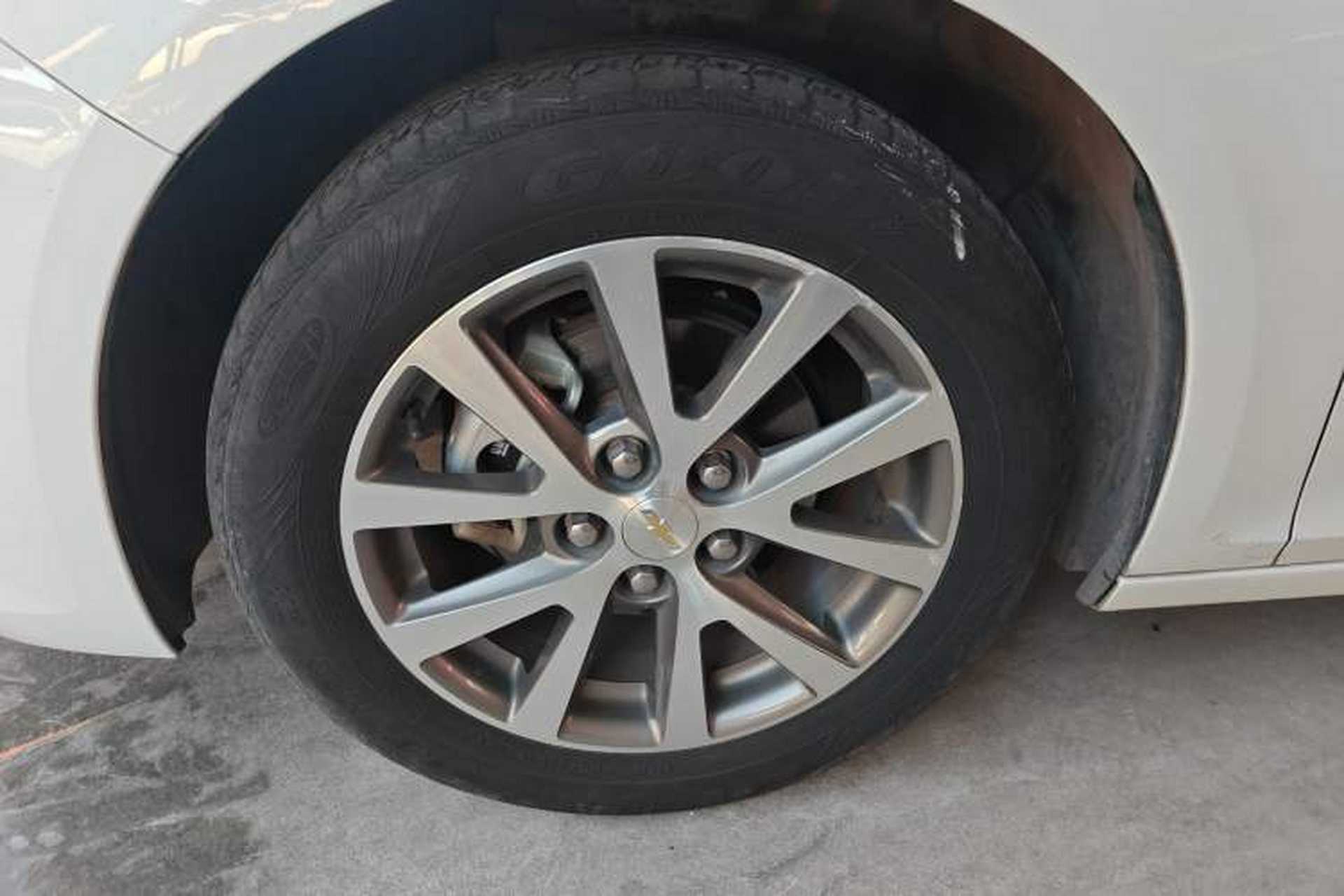 Used Chevrolet Malibu 2016 2.0L Automatic Luxury Edition Left Front Wheel Hub