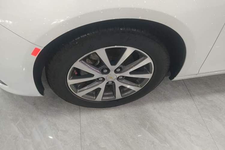Used Chevrolet Malibu 2016 2.0L Automatic Luxury Edition Left Front Wheel Hub