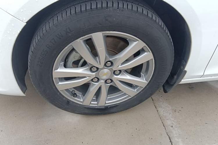 Used Chevrolet Malibu 2016 1.6T Automatic Luxury Edition Left Front Wheel Hub