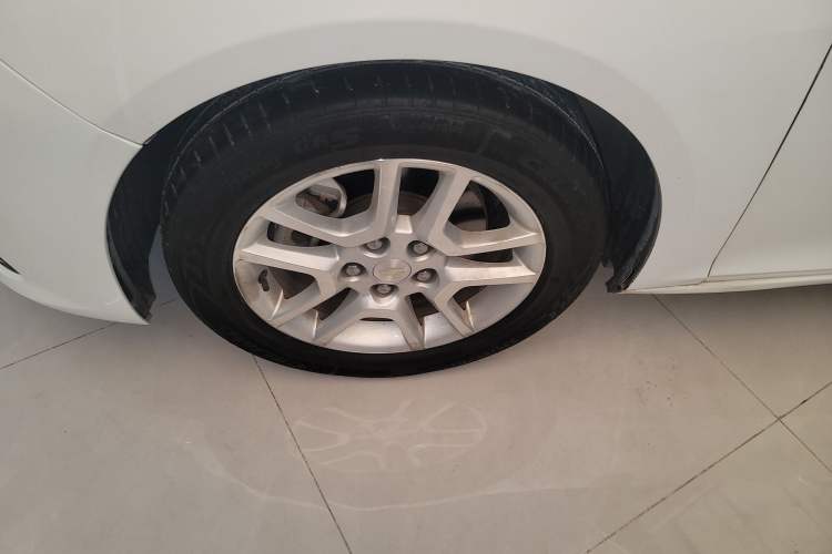 Used Chevrolet Malibu 2016 1.6T Automatic Comfort Edition Left Front Wheel Hub