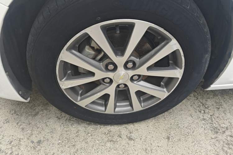 Used Chevrolet Malibu 2016 2.0L Automatic Luxury Edition Left Front Wheel Hub