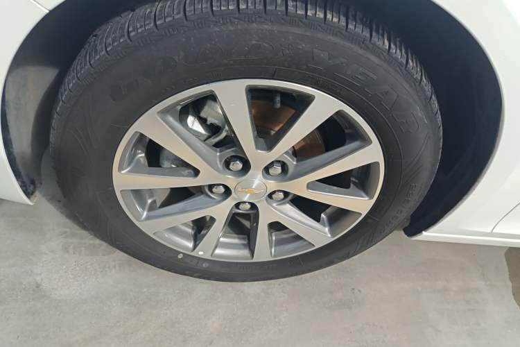 Used Chevrolet Malibu 2016 2.0L Automatic Luxury Edition Left Front Wheel Hub