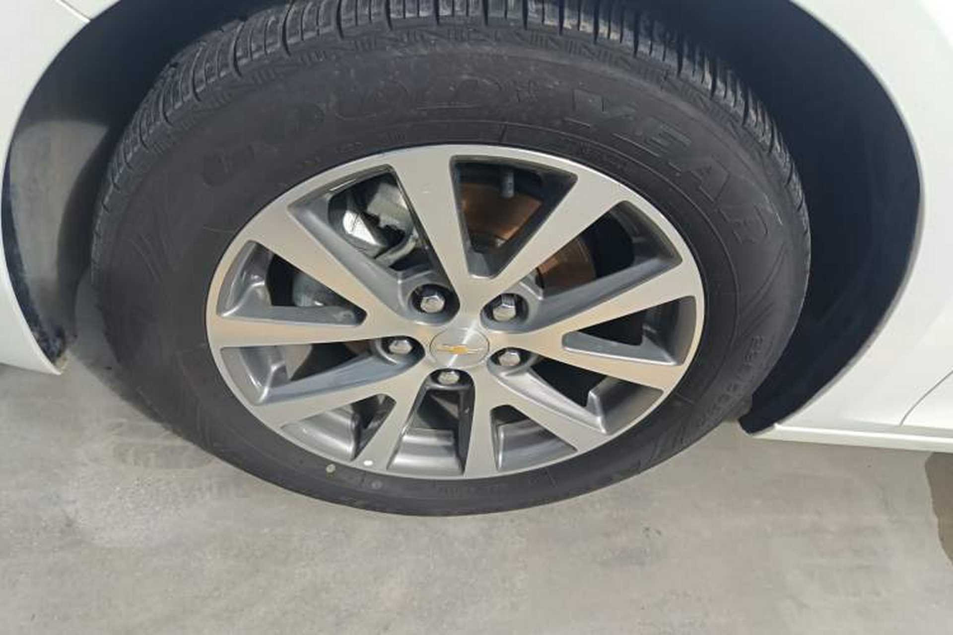 Used Chevrolet Malibu 2016 2.0L Automatic Luxury Edition Left Front Wheel Hub