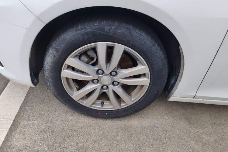 Used Chevrolet Malibu 2016 1.6T Automatic Luxury Edition Left Front Wheel Hub
