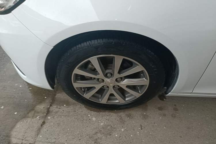 Used Chevrolet Malibu 2016 2.0L Automatic Luxury Edition Left Front Wheel Hub