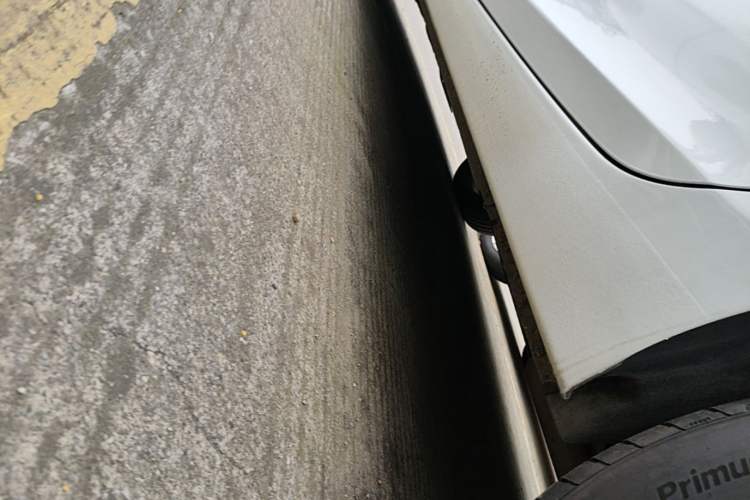 Used Chevrolet Malibu 2016 2.0L Automatic Luxury Edition Left Side Sill